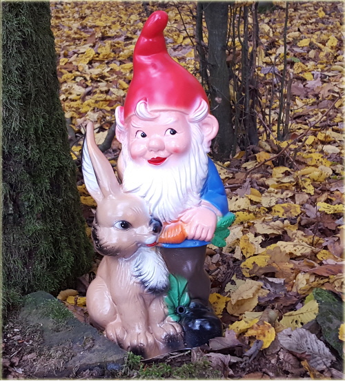 Gartenzwerg mit Hase, Bewegungsmelder Gartenzwerg mit Hase, Bewegungsmelder